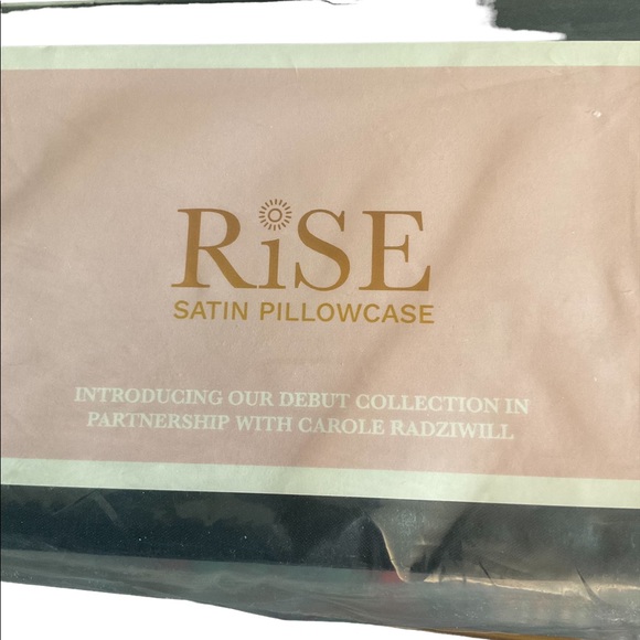 Rise satin Pillow case standard/queen - Picture 2 of 3